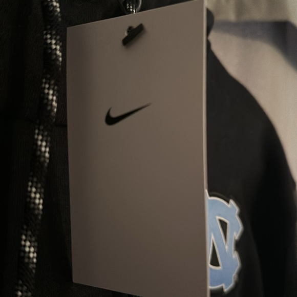 NWT North Carolina Nike Hoodie - Picture 3 of 4
